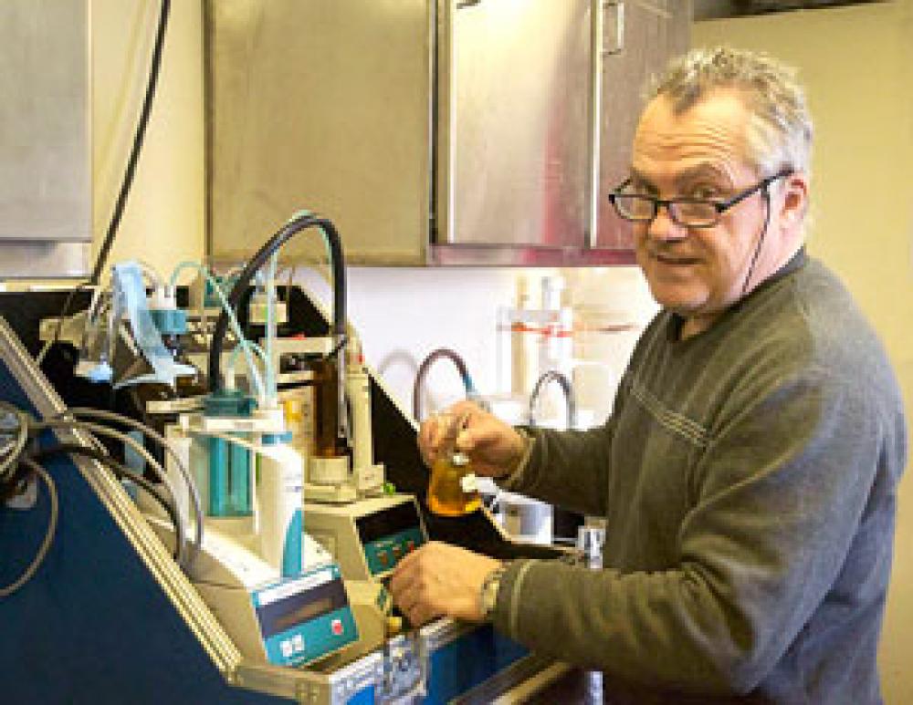 Yves Gagnon, oceanographic technician at the Maurice Lamontagne Institute, conducting a water oxygen concentration analysis