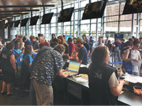 Participants du congrès lors de l'inscription