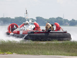 Aéroglisseur en action