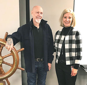 Jacques Gabarro et la commissaire adjointe, Julie Gascon.