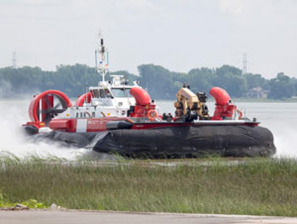 Aéroglisseur en action