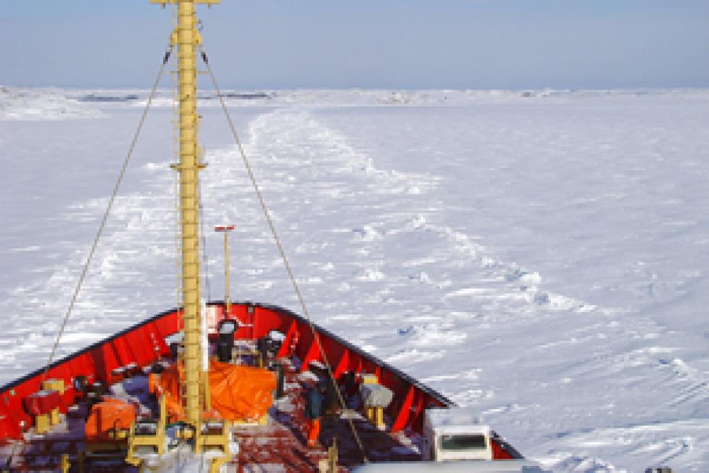 Environment Canada D. Lambert On the Lower North Shore, ice from the Strait of Belle Isle and from the Labrador coast made access to the ports impossible for several days.