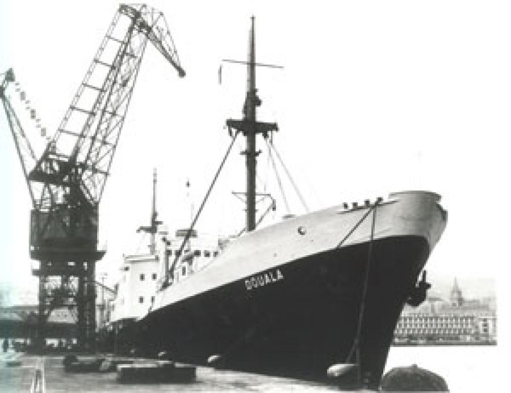 Le cargo Douala dans le port de Marseille.